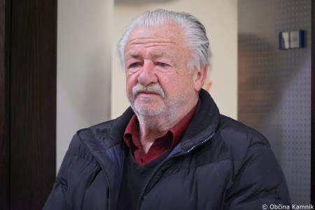 V prostorih občinske stavbe na ogled razstava literarnih in likovnih del na temo Častni občan Kamnika (42)